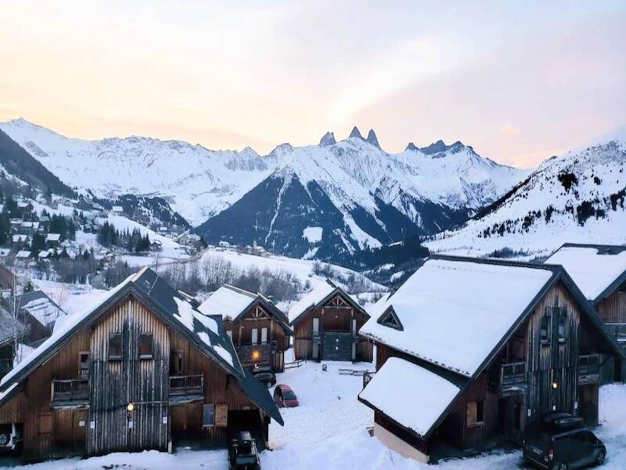 Apartamento entero, Apartamento en La Chal, cerca de las pistas de esquí in Saint-Jean-d'Arves, Región de Saint-Jean-de-Maurienne