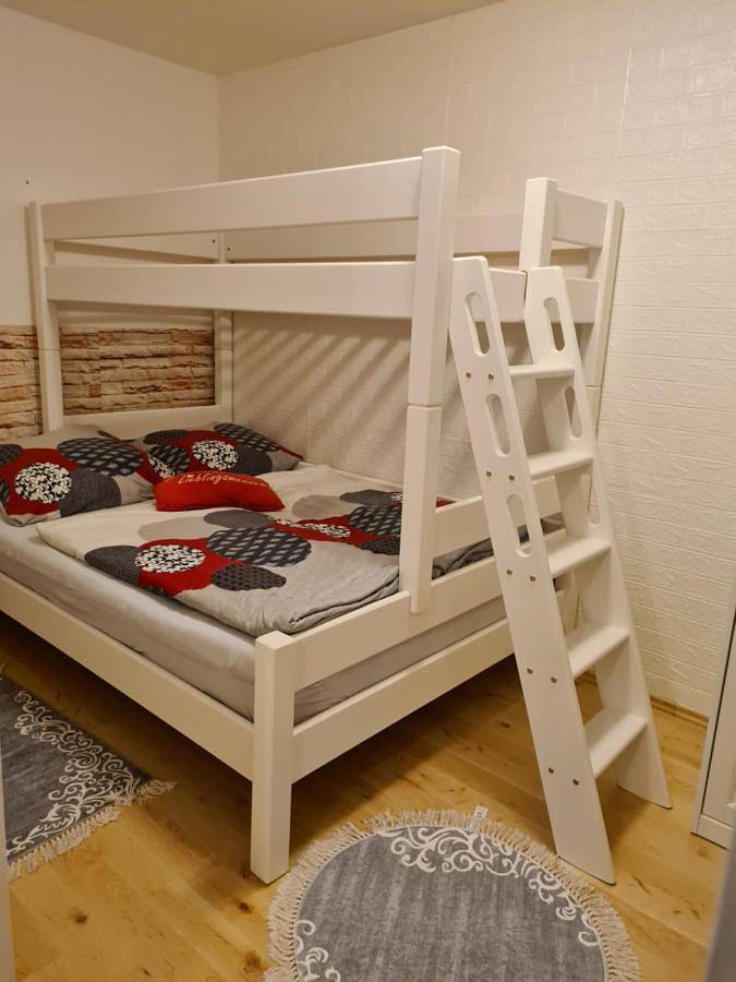 Ganze Wohnung, Apartment with Balcony in Fürth, Franken