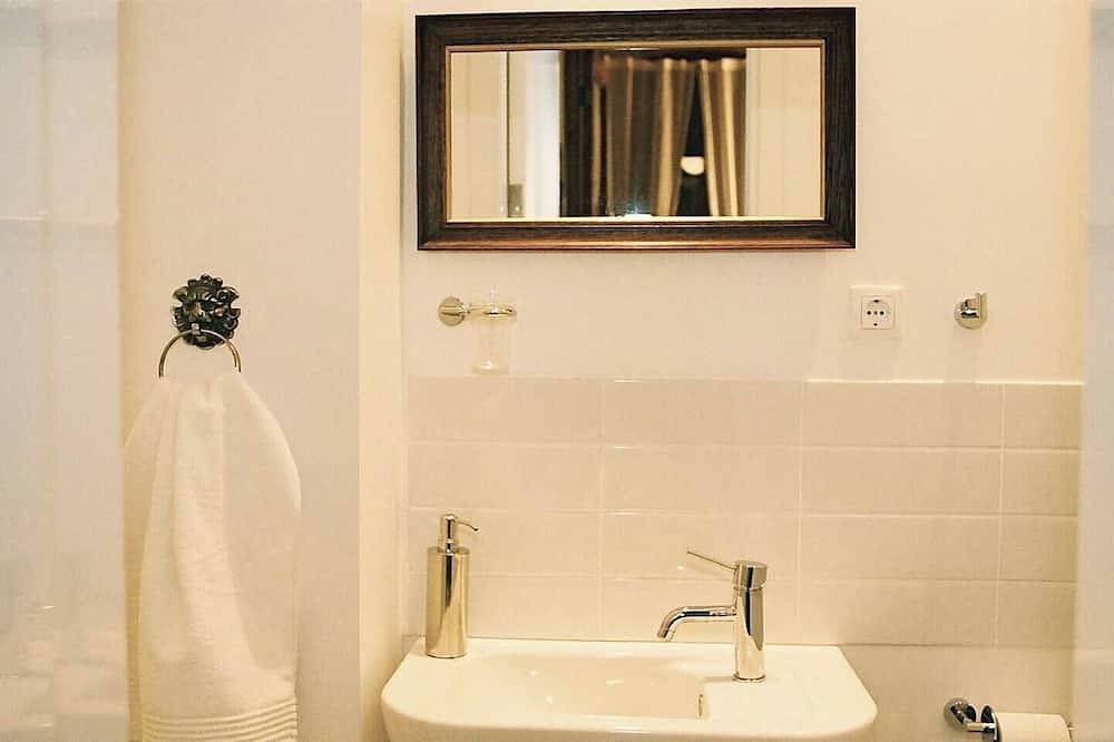 Hel lejlighed, Stylish gem with amazing charm and nightlife buzz! in Beyoğlu, Istanbul