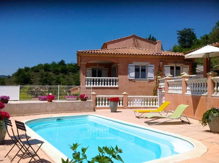 Alojamiento y desayuno para 2 personas, con terraza además de vistas y piscina - 1