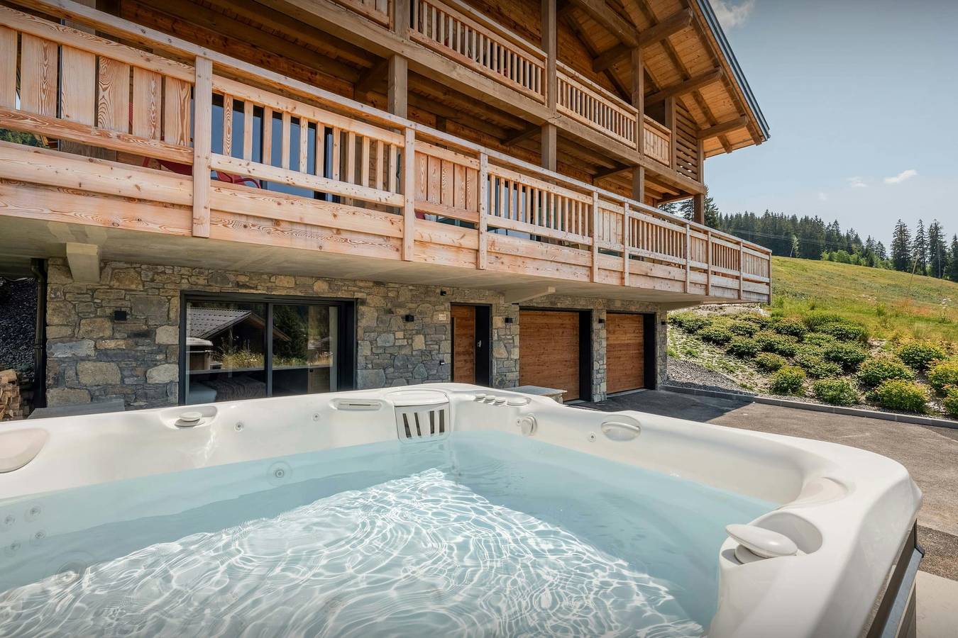 Chalet skis aux pieds pour 14 avec terrasse et jacuzzi - Ovo Network in Manigod, Région d'Annecy