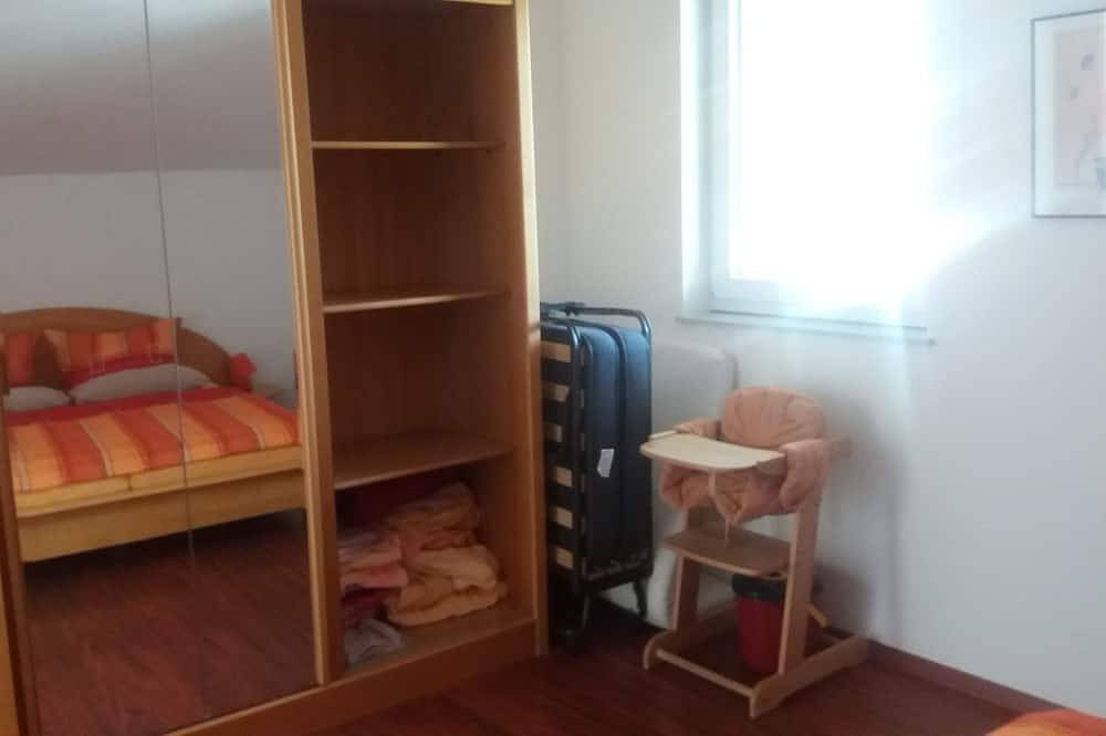 Ganze Wohnung, 200 m zur S Bahn Linie 1, 10 Gehminuten vom Schlachtensee, in Berlin Zehlendorf, Berlin