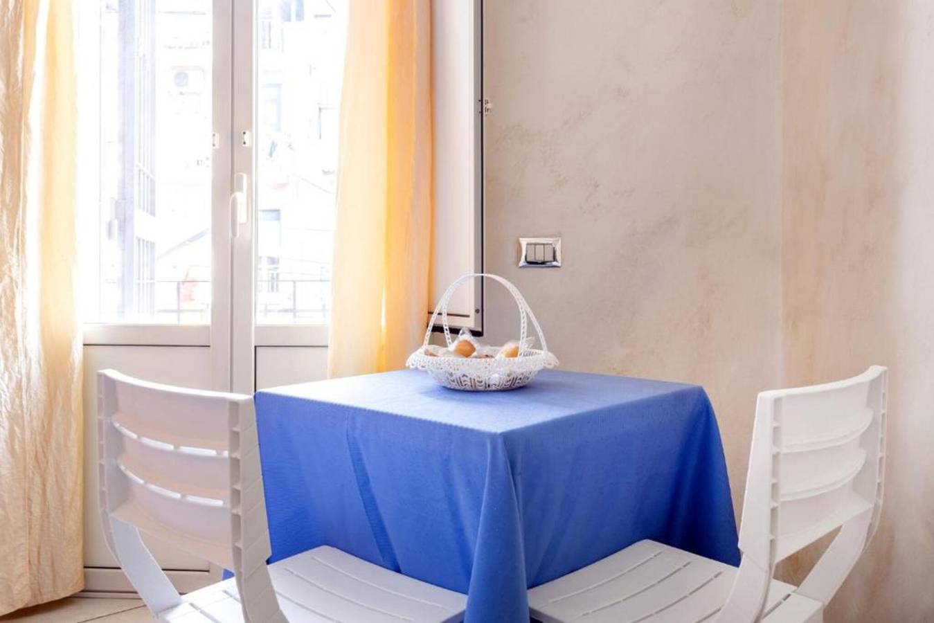 Appartement entier, Appartement « Nigido Holiday House Isabel » avec balcon, Wi-Fi et climatisation in Catane, Province de Catania