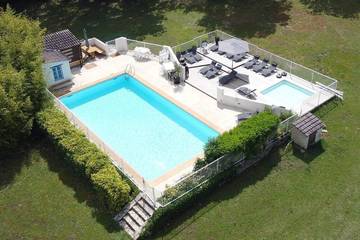Gîte pour 4 personnes, avec piscine et jardin à Bouzic