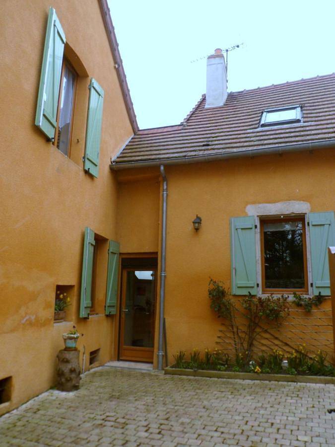 Triple Room with Private Bathroom in Chantelle, Allier