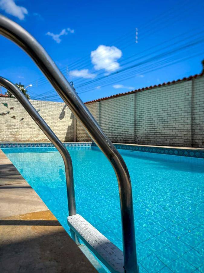 Pousadas para 4 pessoas, com balcão e jardim e ainda piscina em Paracuru