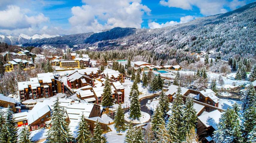 Club vacances pour 2 personnes, avec Terrasse ainsi que Jardin et Piscine en Haute-Savoie