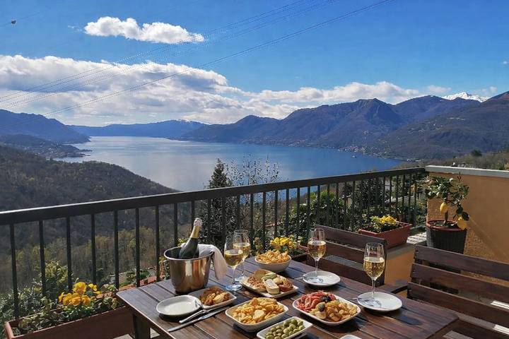 Ferienwohnung für 5 Personen, mit Seeblick und Ausblick sowie Balkon/Terrasse, mit Haustier - 1