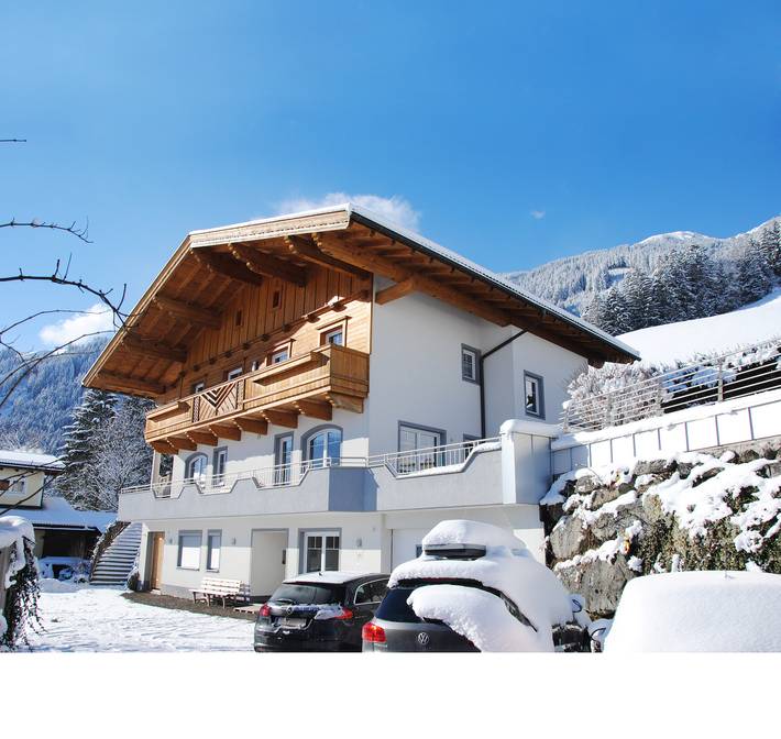 Ganze Wohnung, "App 2-4 Personen" in der Ferienwohnung Haus Alpenjuwel in der Nähe mehrerer Skigebiete in Tuxer Alpen, Hippach