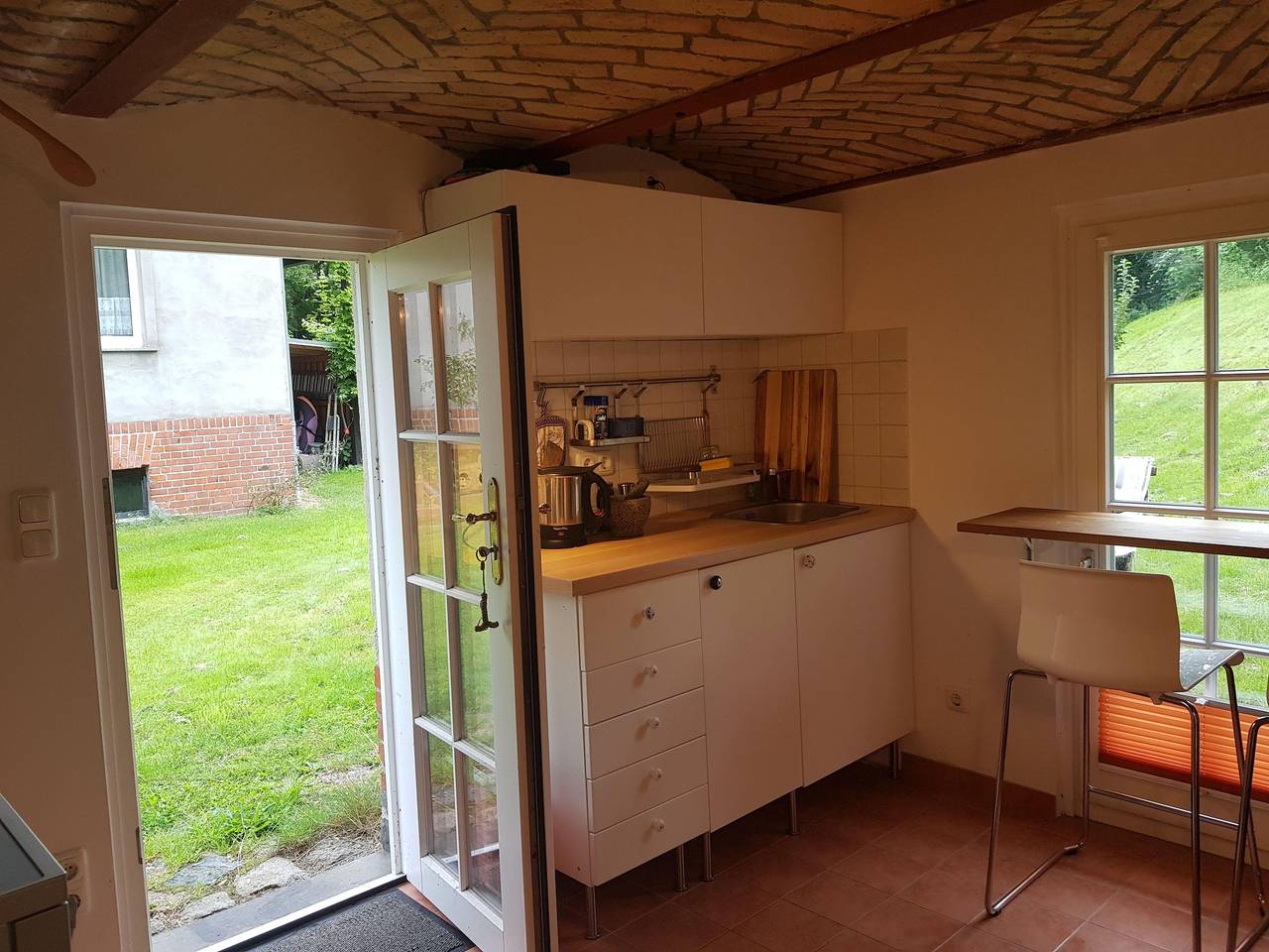 Niedliches kleines Ferienhäuschen auf Rügen nahe Stralsund in Altefähr, Stralsund Umland