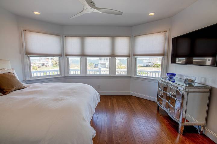 Holiday home for 16 people, with balcony and hot tub, with pets in The Hamptons