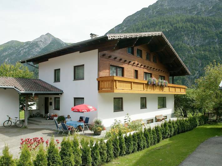 Ferienhaus für 29 Personen, mit Balkon und Garten im Lechtal