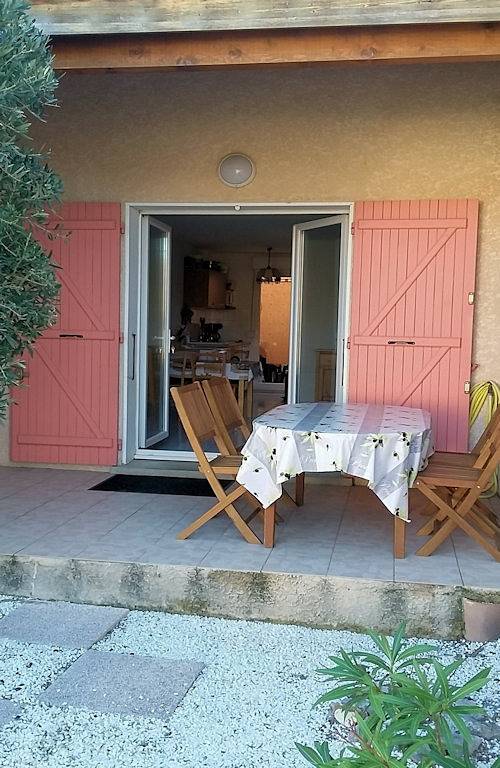 Villa pour 4 personnes, avec terrasse ainsi que piscine et jardin à Fleury