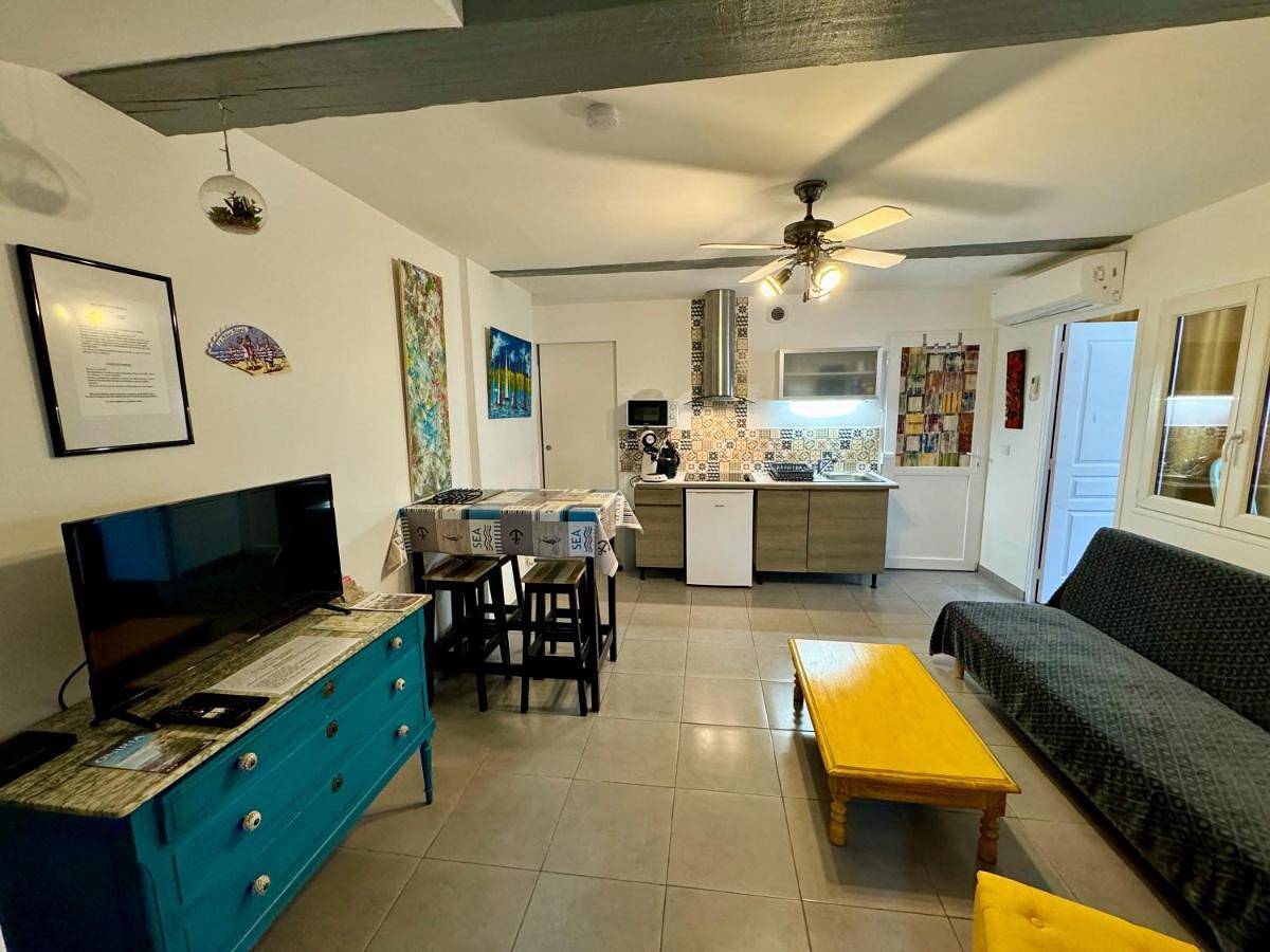 Appartement entier, La galerie du peintre in Saint-Laurent-de-la-Salanque, Côte d'Améthyste