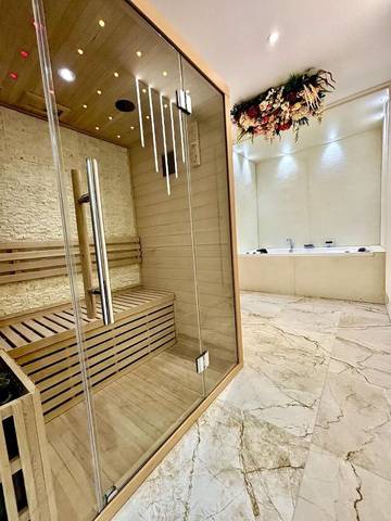 Gîte pour 2 personnes, avec jacuzzi ainsi que jardin et sauna à Chargé