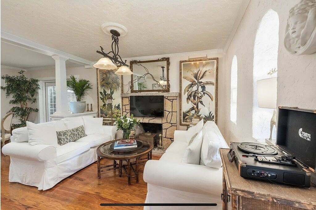 Tropical Designer House in the Heart of Antique Row Wpb\n5 min to the beach in West Palm Beach, Palm Beach County