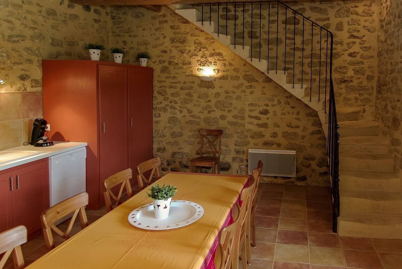 Gîte pour 9 Personnes dans Colonzelle, Région de nyons