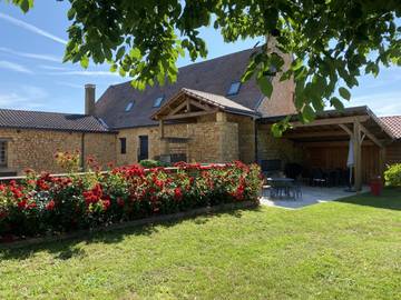 Gîte pour 8 personnes, avec jardin et terrasse à Groléjac