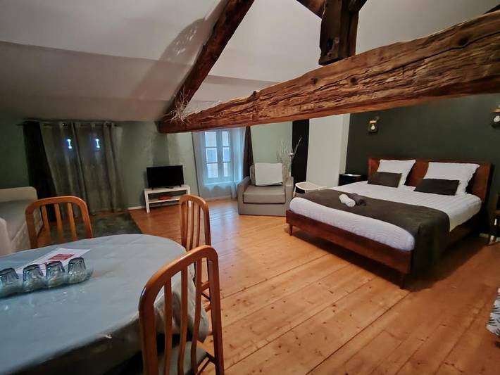 Gîte pour 12 personnes, avec terrasse à Jullié - 2