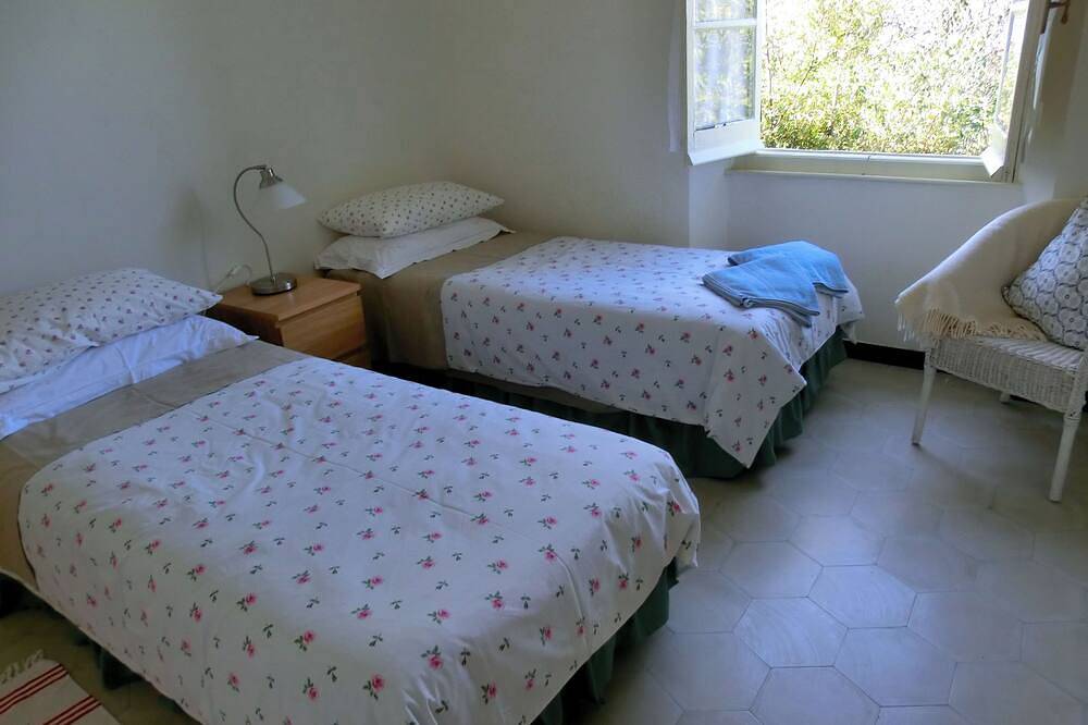 Delightful 4-bedroom villa in private olive grove with Wifi in Chiavari in Chiavari, Riviera di Levante