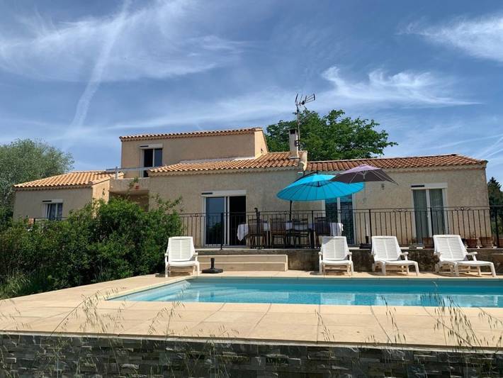 Villa pour 8 personnes, avec terrasse ainsi que piscine et jardin