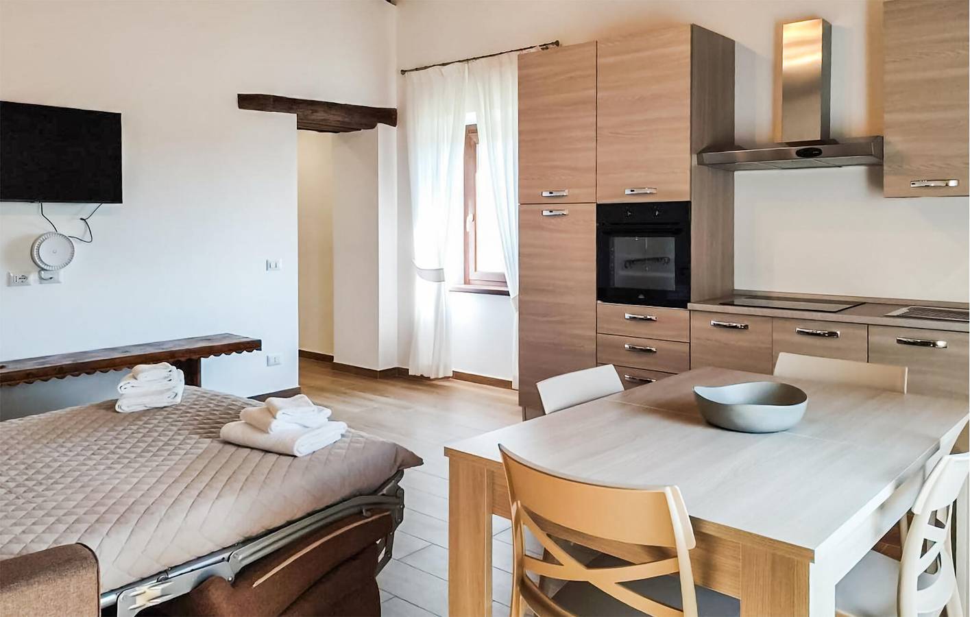 Ganze Ferienwohnung, Modernes Apartment mit WLAN, Klimaanlage, Parkplatz, Küche – 2 km bis Civita in Lubriano, Viterbo Provinz