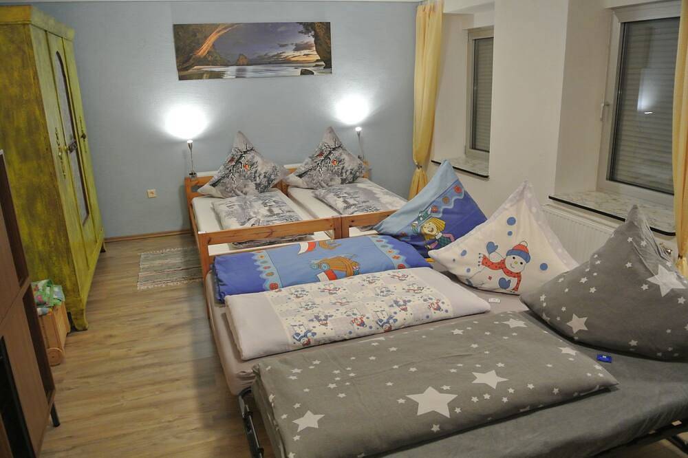 Ganze Wohnung, Am fließenden Gewässer der Theel gelegene Ferienwohnung in ruhiger Lage in Tholey, Saar-Nahe-Bergland