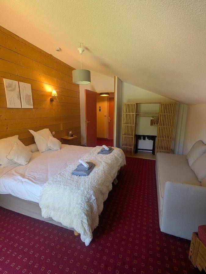 Hôtel pour 4 personnes, avec jardin et vue ainsi que sauna et piscine à Montclar - 2