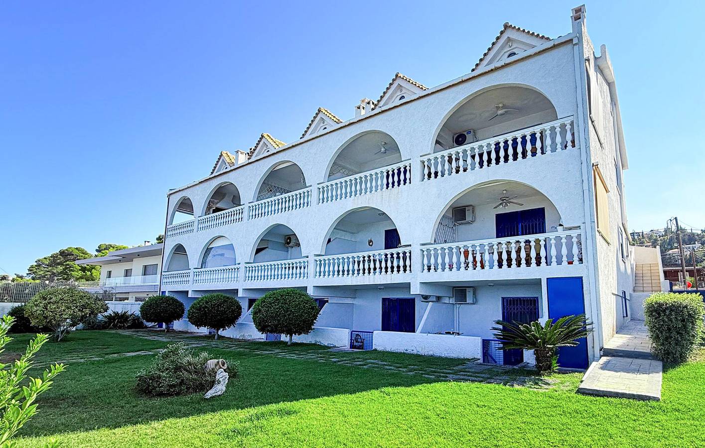 Ganze Ferienwohnung, Apartment am Meer mit atemberaubender Aussicht - 100m zum Strand, 1km zum Stadtzentrum in Korinthia