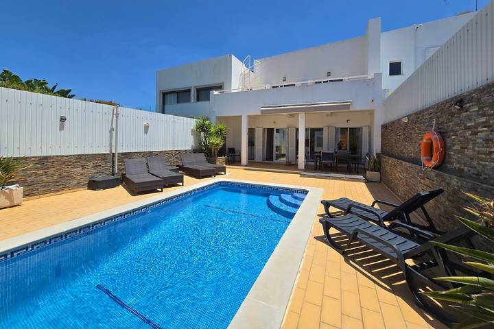 Ferienhaus für 8 Personen, mit Balkon/Terrasse und Whirlpool an der Algarve
