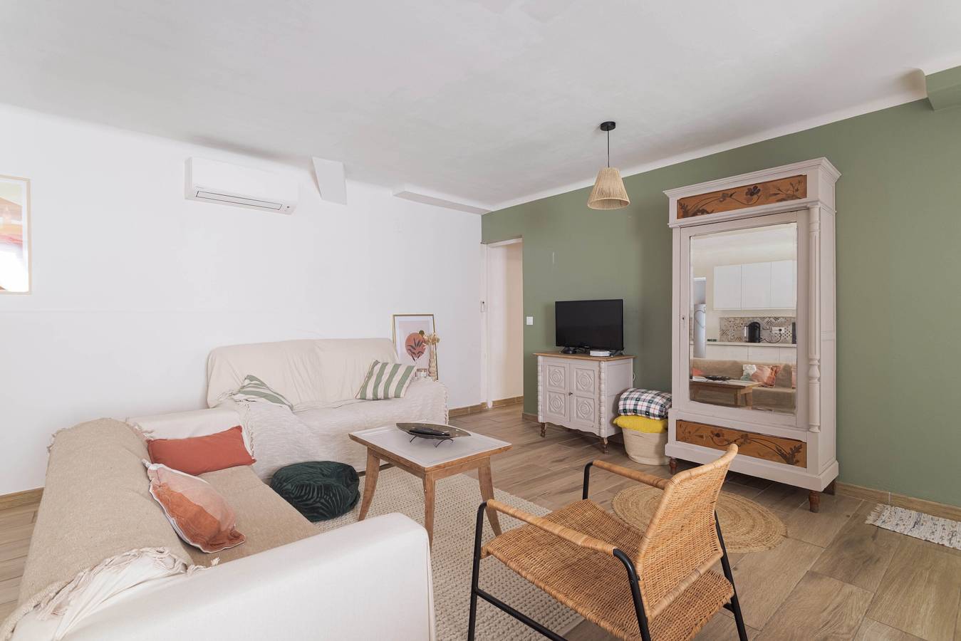 Appartement entier, Le Carmen appartement in Saint-Hippolyte (Languedoc-Roussillon), Côte d'Améthyste