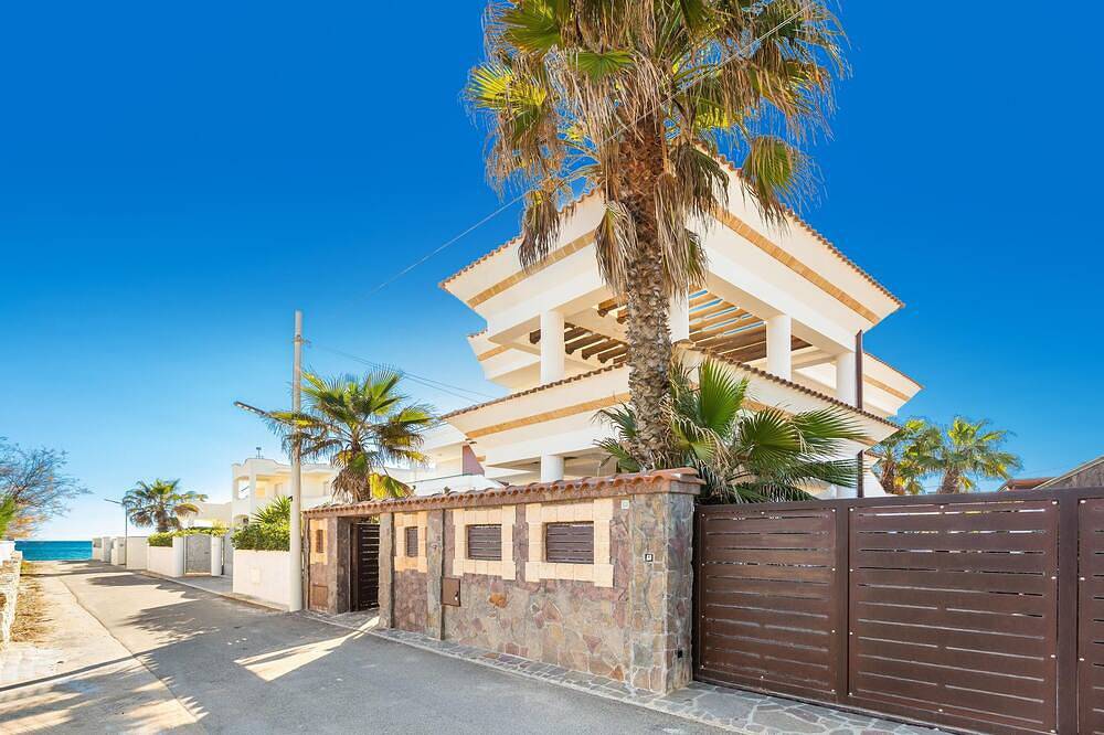 Entire apartment, Villa Eden - Primo Piano By Barbarhouse in Campomarino (Apulia), Gulf of Taranto