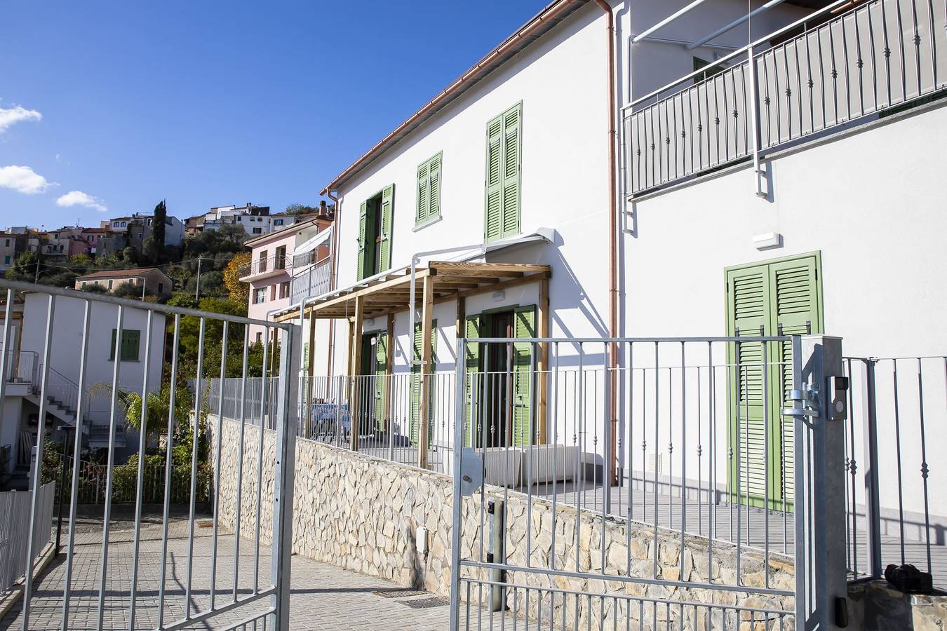 Ganze Ferienwohnung, Ferienwohnung für 4 Personen mit Balkon in Cipressa, Riviera di Ponente