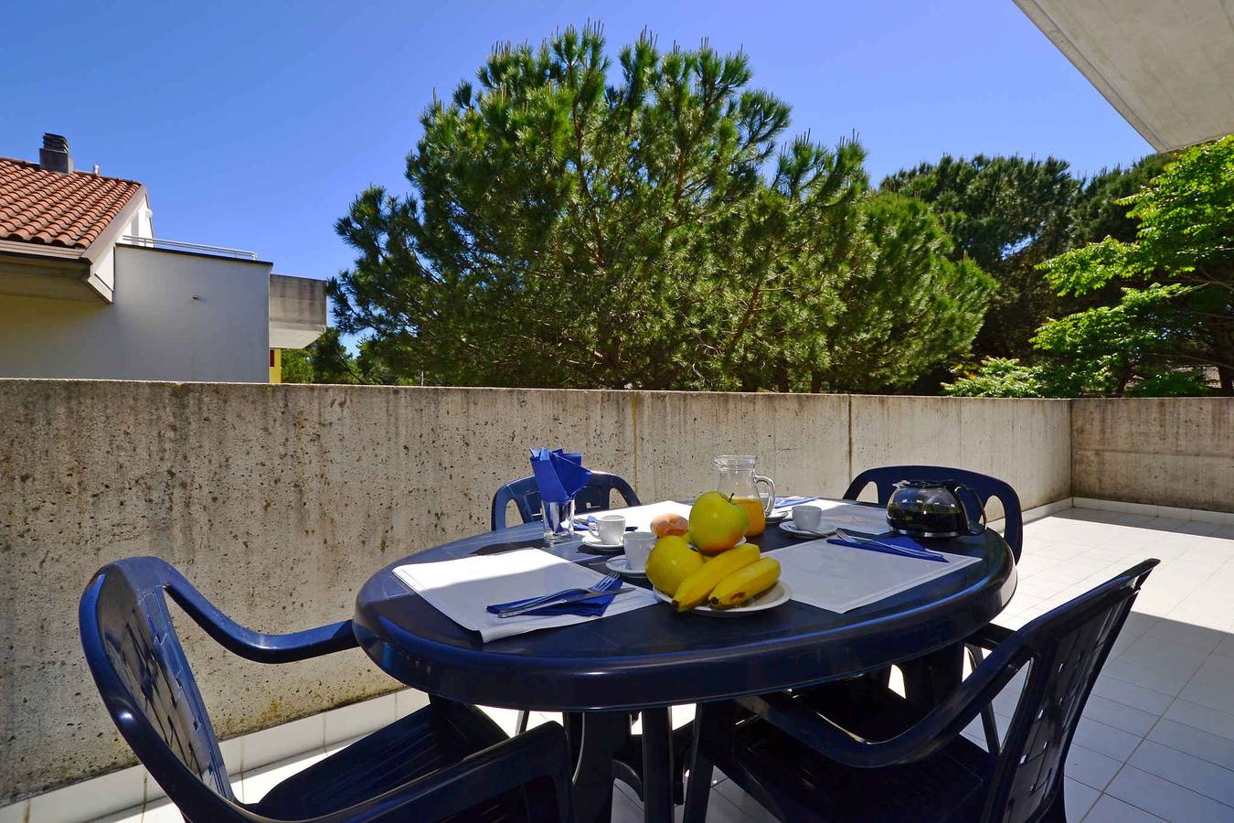 Geheel vakantieappartement, Vakantiewoning met airconditioning, balkon en zwembad  in Lignano Pineta, Lignano Sabbiadoro