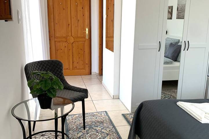 Doppelbett Zimmer mit Balkon in historischer Villa in bester Lage. in Keszthely, Balaton Region