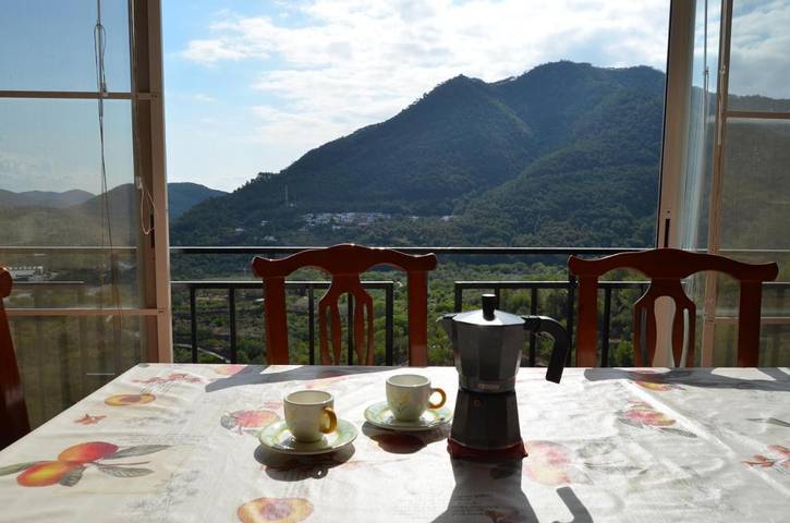 Location de vacances pour 8 personnes, avec Balcon et Terrasse ainsi que Jardin et Vue à Eslida