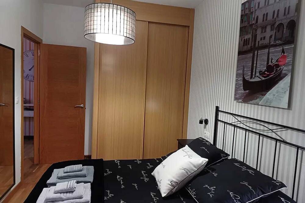 Entire apartment, Homerez - Charming Apt, Central Orense, parking incl. in Ourense, Ourense Region