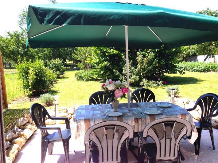 Gîte pour 6 personnes, avec Terrasse et Jardin dans Quatre-Champs