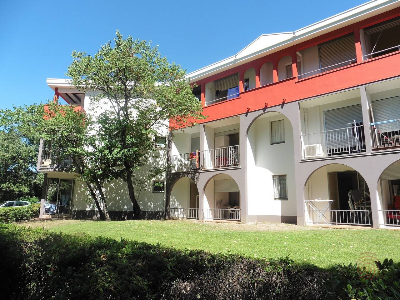 Estudio entero, Apartamento acogedor con terraza vista arroyo, a 650m de los Balnearios en Lamalou, ¡Mascotas bienvenidas! in Lamalou-les-Bains, Region de Béziers