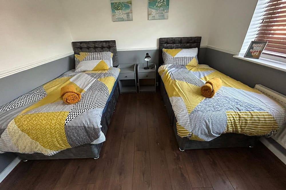Sensational 3-bed Home Away From Home Near Greenhithe Station and Bluewater in Swanscombe and Greenhithe, Dartford