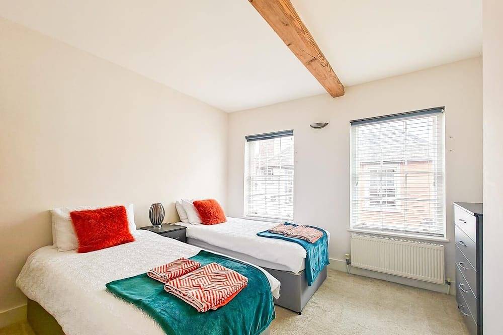 4 Bed in Lymington (oc-c41423) in Lymington, Hampshire