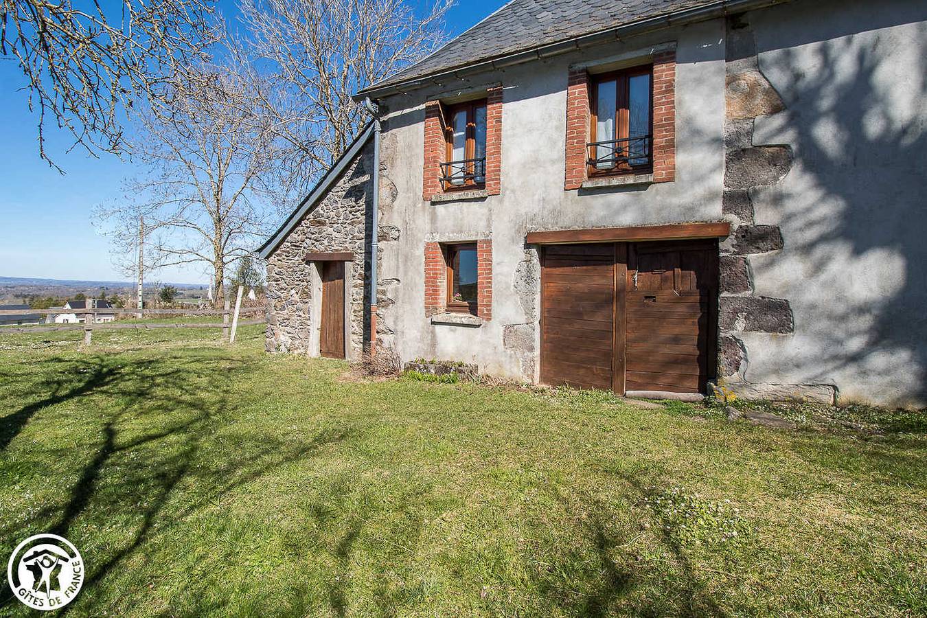 Gîte avec parking, jardin et vue sur la rivière in Avèze, Parc naturel régional des Volcans d'Auvergne