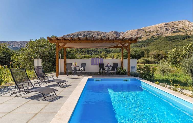 Ferienwohnung für 5 Personen, mit Terrasse und Garten sowie Pool