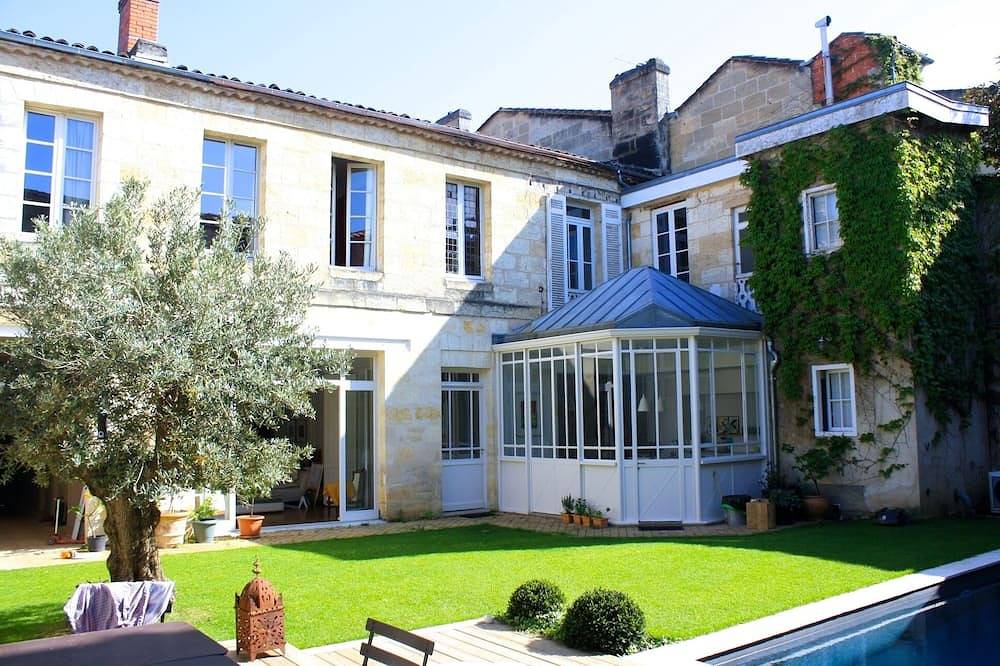 Grande maison pleine de charme avec piscine au centre de Bordeaux Jardin Public in Bordeaux, Région de Bordeaux