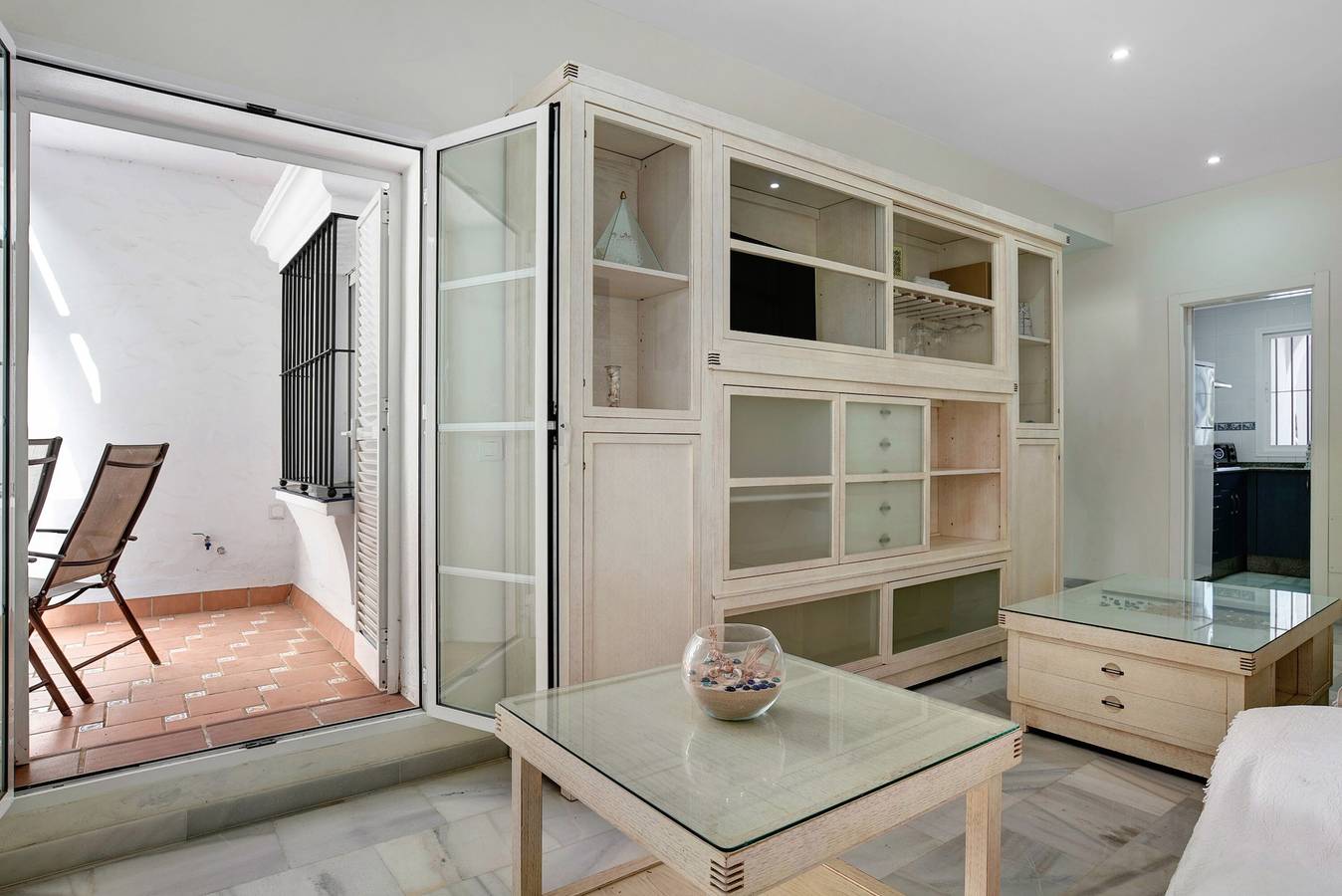 Apartamento entero, Apartamento vacacional "El Velero" con piscina compartida, terraza privada y Wi-Fi in Sancti Petri, Chiclana de la Frontera