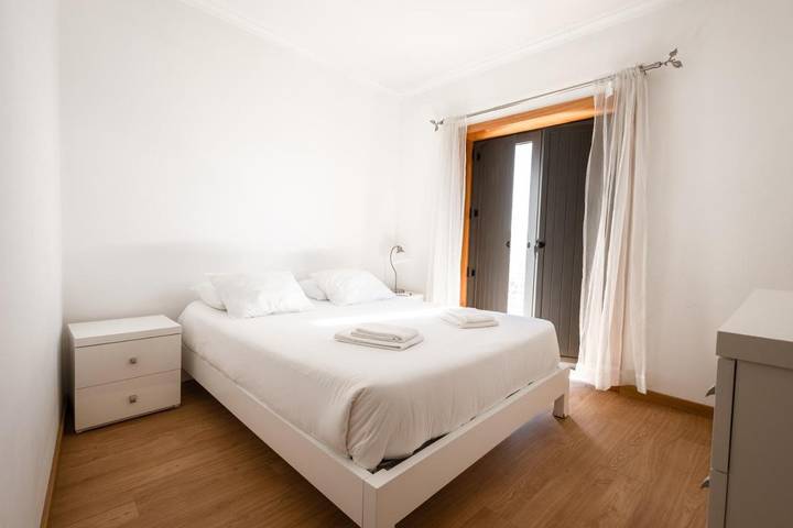 Location de vacances pour 4 personnes, avec vue sur le lac ainsi que vue et jardin, animaux acceptés dans Penedones - 2