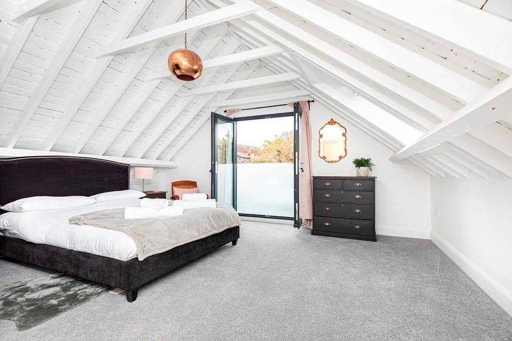 Bournecoast: 4 Bedroom Bungalow With Large Garden - Near Beaches - Wifi in Bournemouth, South West England