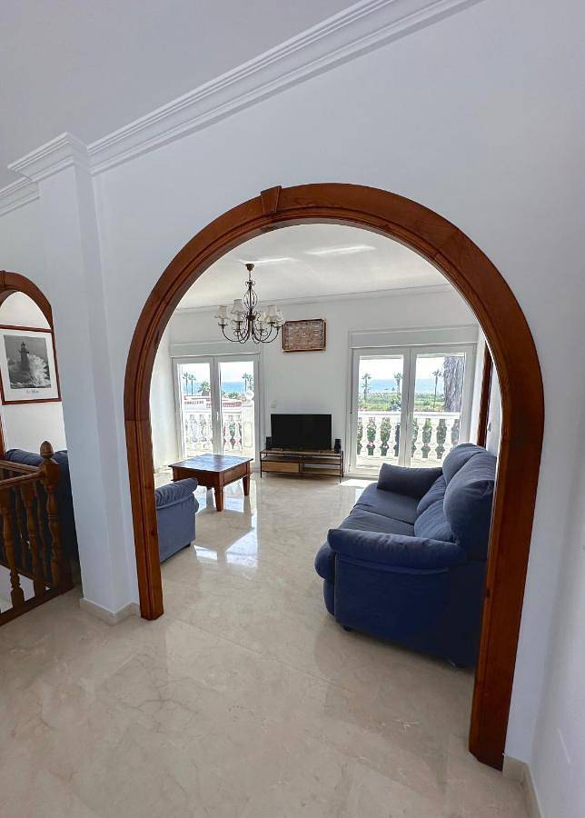 Apartamento para 6 personas, con Balcón y Jacuzzi además de Terraza y Vistas en Torreguadiaro