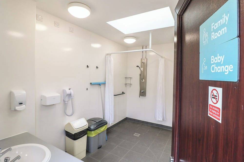 Sherwood Pines - Deluxe Pod 3, romantic, with open fire in Edwinstowe in Clipstone, Nottinghamshire