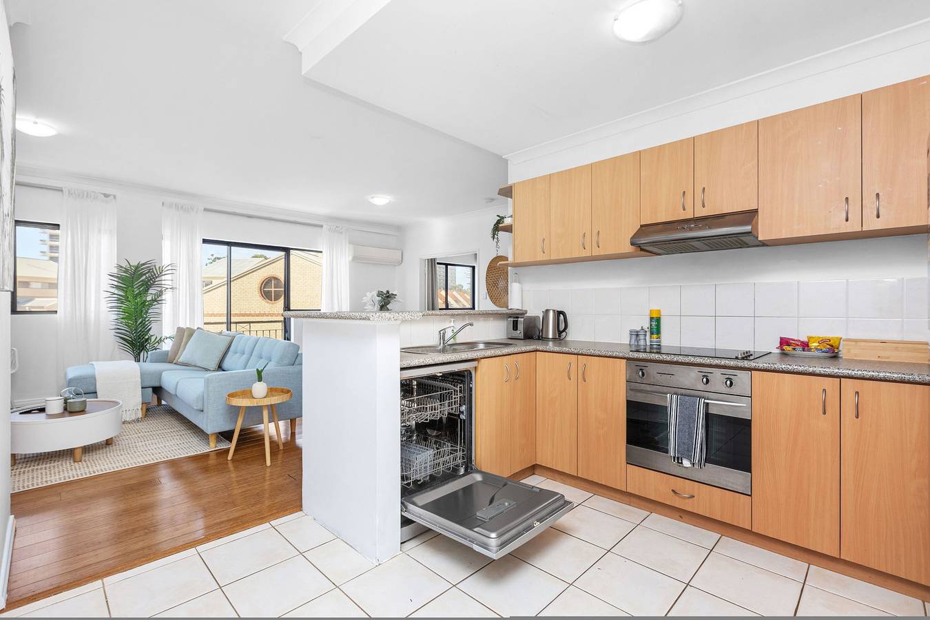 Entire apartment, Modern 2Br | Pool, Gym, Parking in East Perth, Perth
